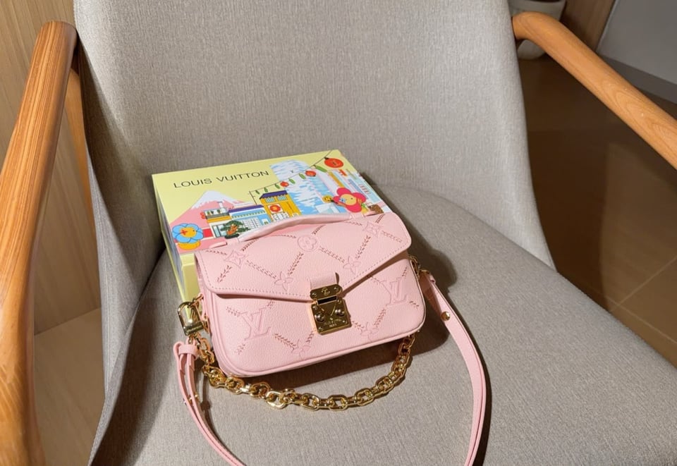 Louis Vuitton Pochette Métis East West 21.5cm M29488 view 2