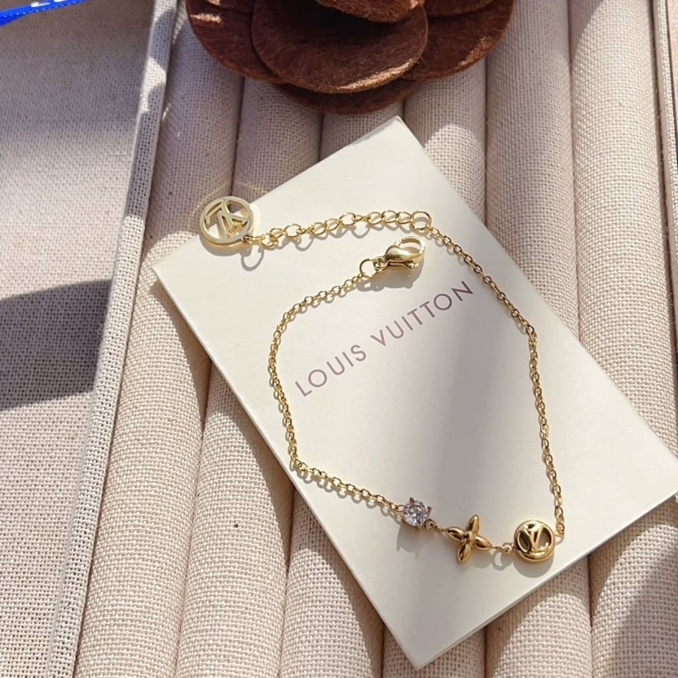 Louis Vuitton Petit Louis Bracelet M00374 view 6