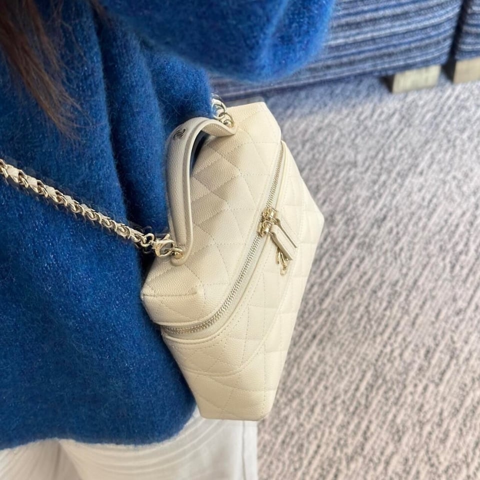 Chanel Long Vanity With Chain White 19.5Cm/7.7in view 4