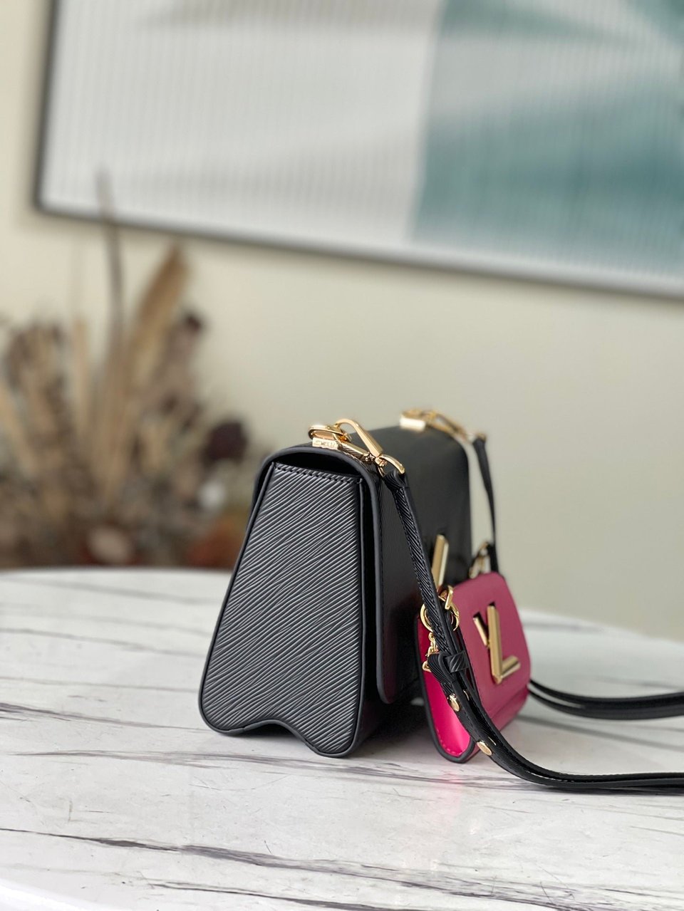Louis Vuitton Twist Mm 23Cm Black And Pink view 6