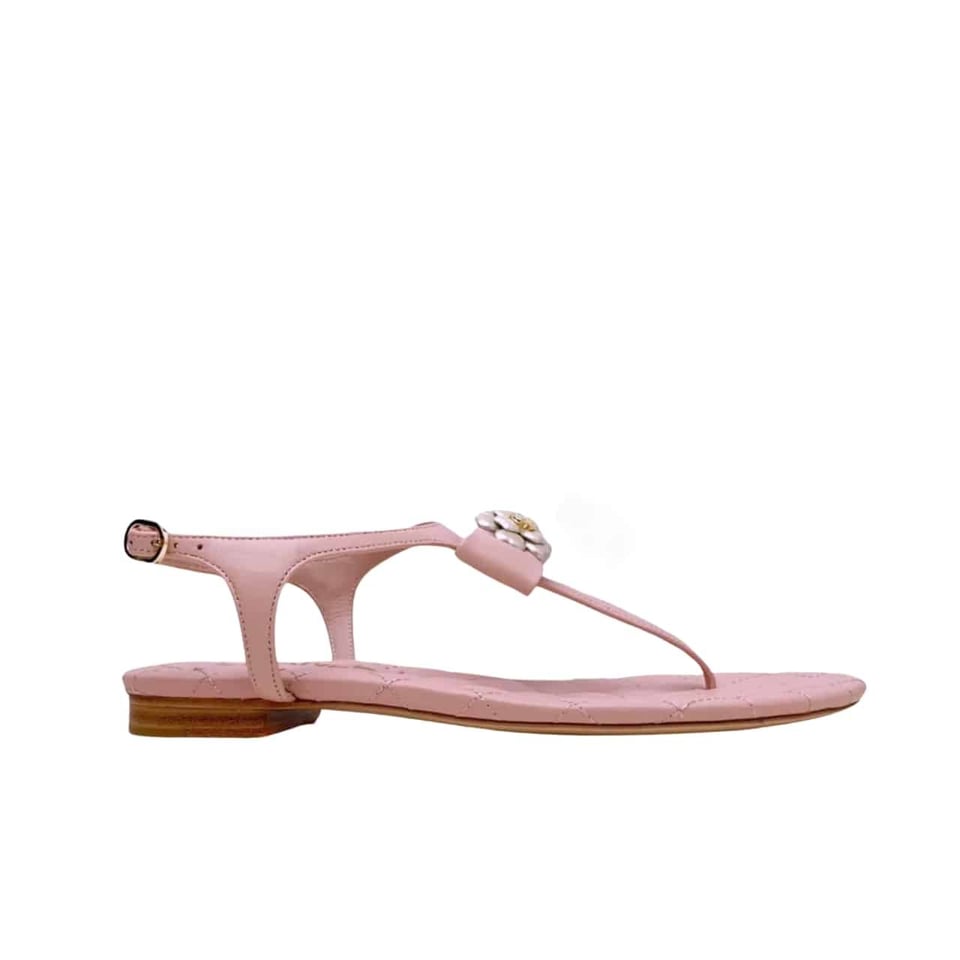 Chanel Pink Quilted Leather With White Camellia Cc Logo Bow Thong Sandals view 2