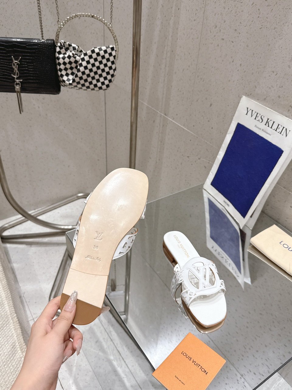 Louis Vuitton LV Isola Flat Mule White 1AGYPA view 8