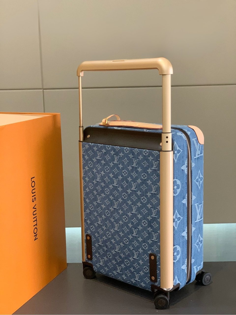 Louis Vuitton Horizon 55 Suitcase Monogram Cotton Canvas Denim Blue 55Cm M24314 view 4