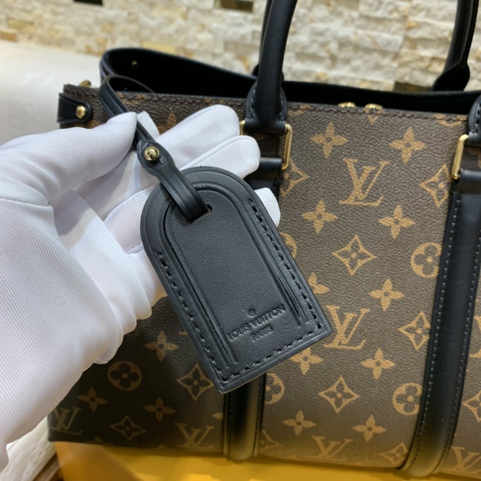 Louis Vuitton Soufflot Mm 36Cm Black view 5
