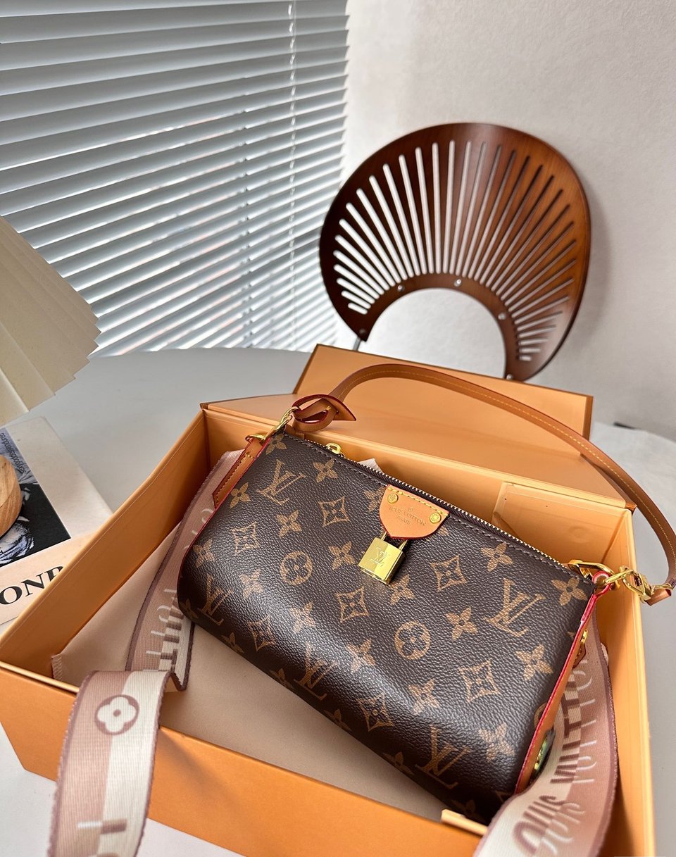 Louis Vuitton Pochette Tirette Monogram Canvas 23Cm M47123 view 4