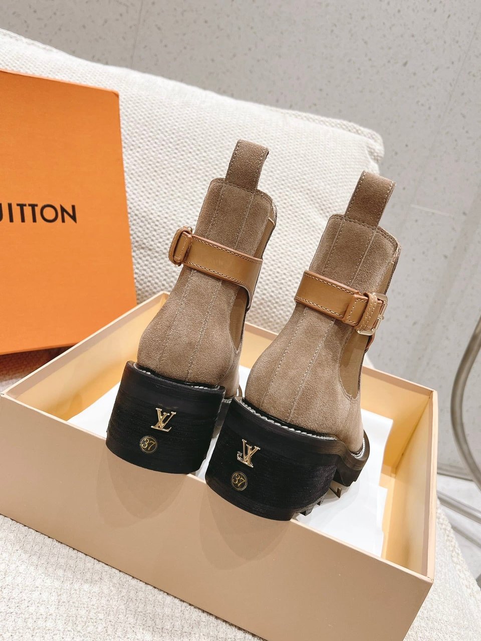Louis Vuitton Beaubourg Ankle Boot Beige 1Ackd3 view 6
