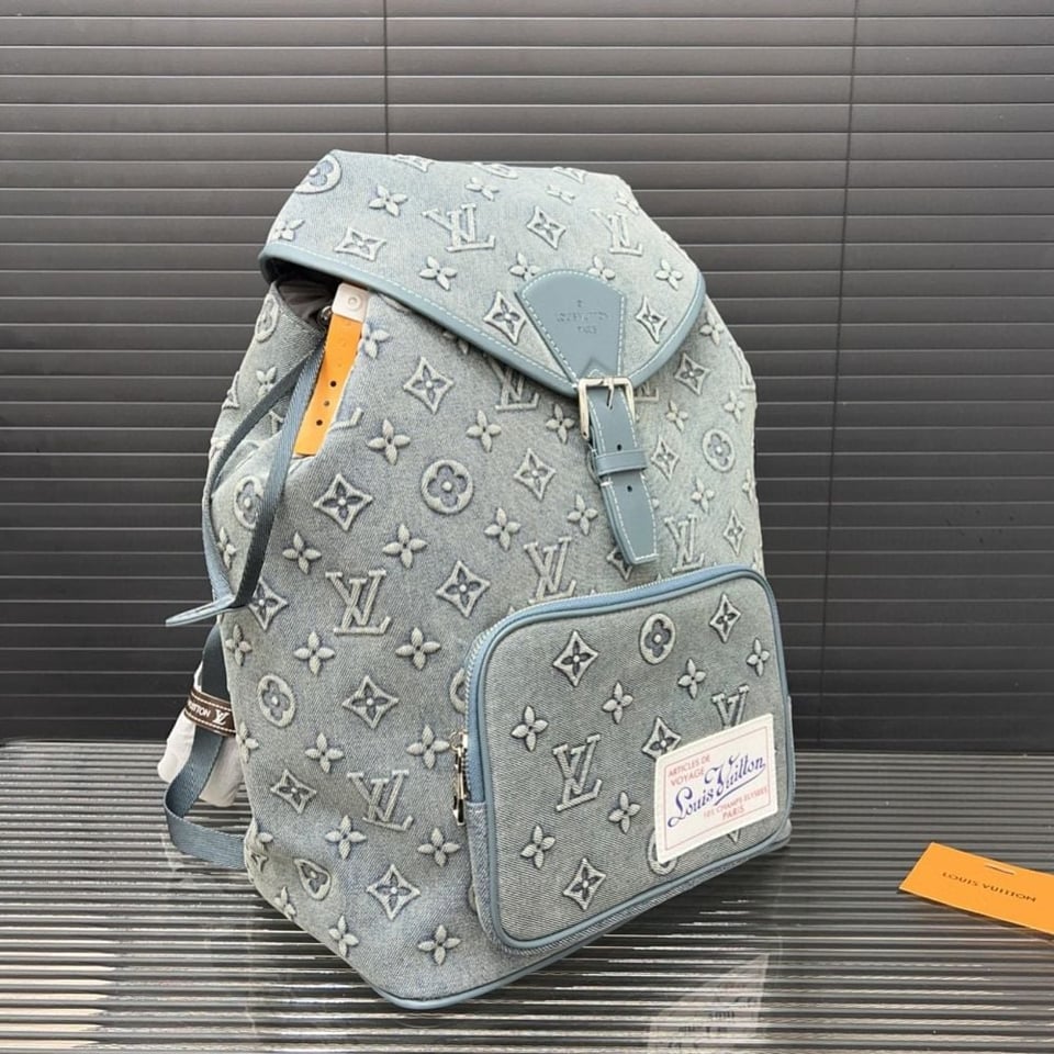 Louis Vuitton Montsouris Rucksack Monogram Wash Blue 32Cm view 4