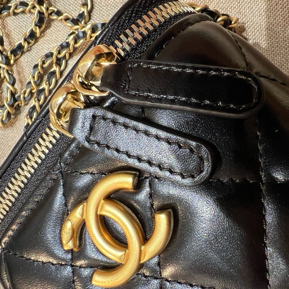 Chanel Small Vanity With Chain Black 12Cm/ 4.7in view 4