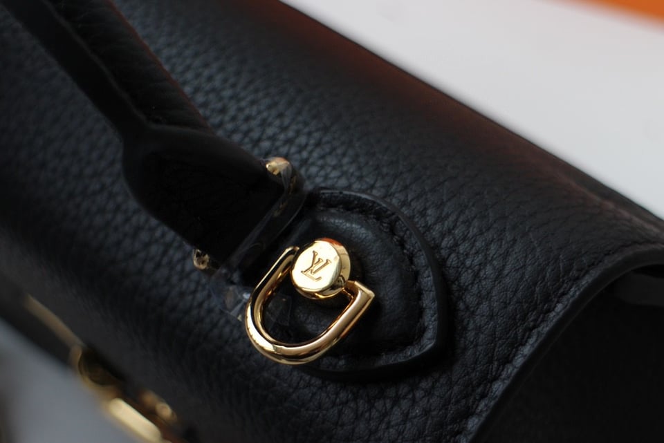 Louis Vuitton Twist One Handle Pm 25Cm Black view 6
