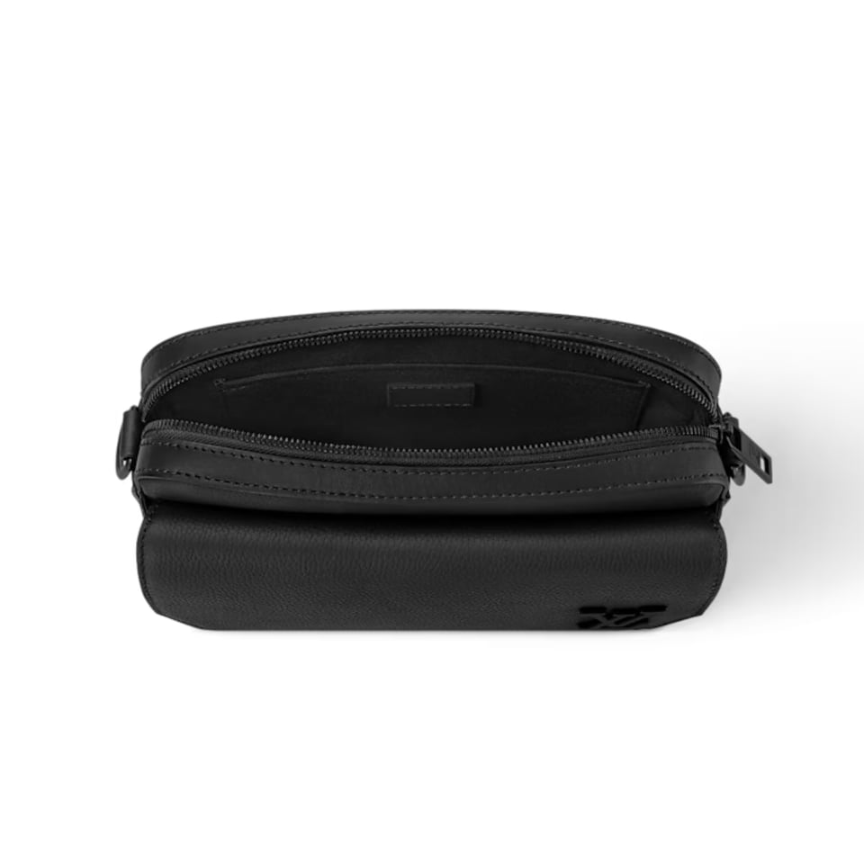 Louis Vuitton Black Fastline Messenger For Men 24cm M22482 view 3