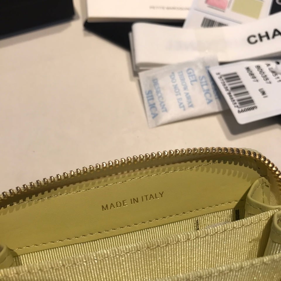 Chanel Zipped Caviar Purse 11 Light Yellow Calfskin Gold Icon view 6
