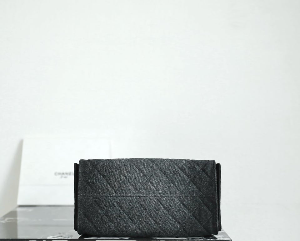 Chanel crossbody bag 25 Small Handbag Washed Denim &amp; Gold-Tone Metal Black 30cm/11.8in view 9