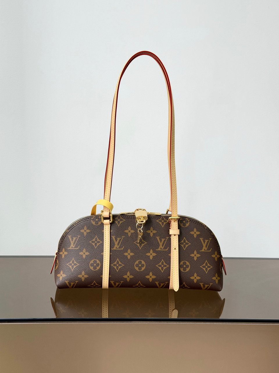 Louis Vuitton Squire East West bag 29cm M28953 view 2