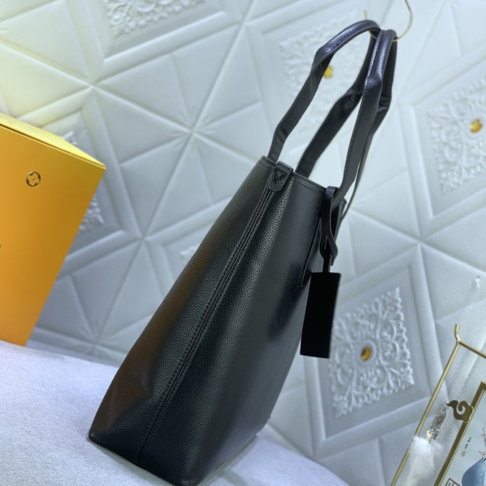Louis Vuitton Pilot Tote Cowhide Leather Black 40Cm M24771 view 7