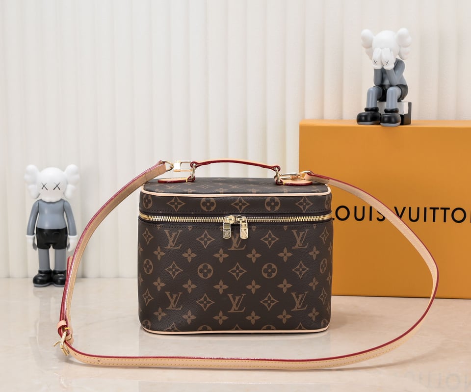 Louis Vuitton Nice Mini Toiletry Pouch 24Cm M44495 view 9