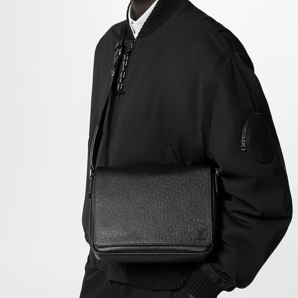 Louis Vuitton Dark Black District PM For Men 26cm M30850 view 8