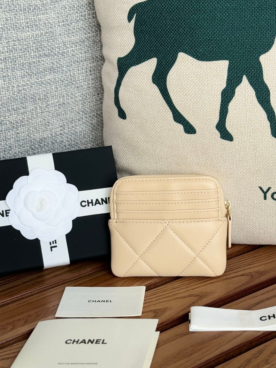 Chanel 19 Zipped Coin Purse 11Cm Cream Lambskin Gold Hardware view 8