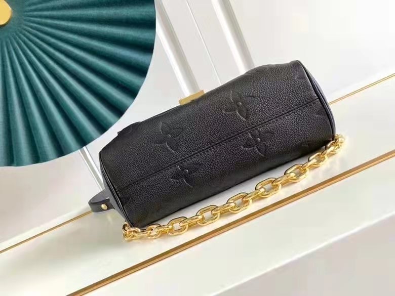 Louis Vuitton Favorite 24Cm Black Noir view 7