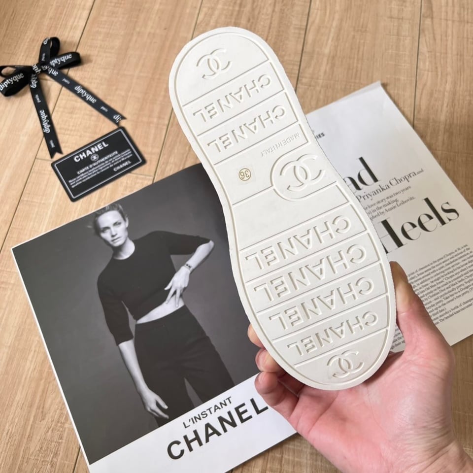 Chanel Women’S Sneakers Cc Trainers In White view 6