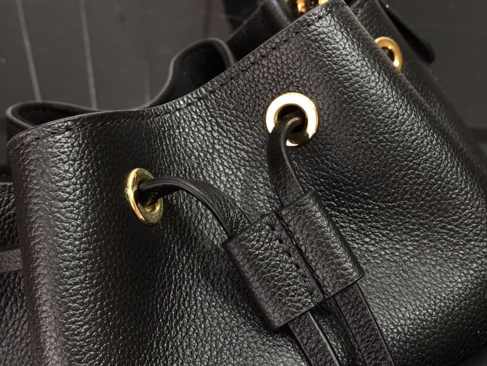 Louis Vuitton Lockme Bucket 23Cm Black view 7