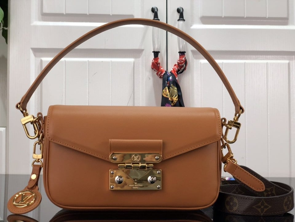 Louis Vuitton Swing 24Cm Hazelnut Brown view 3