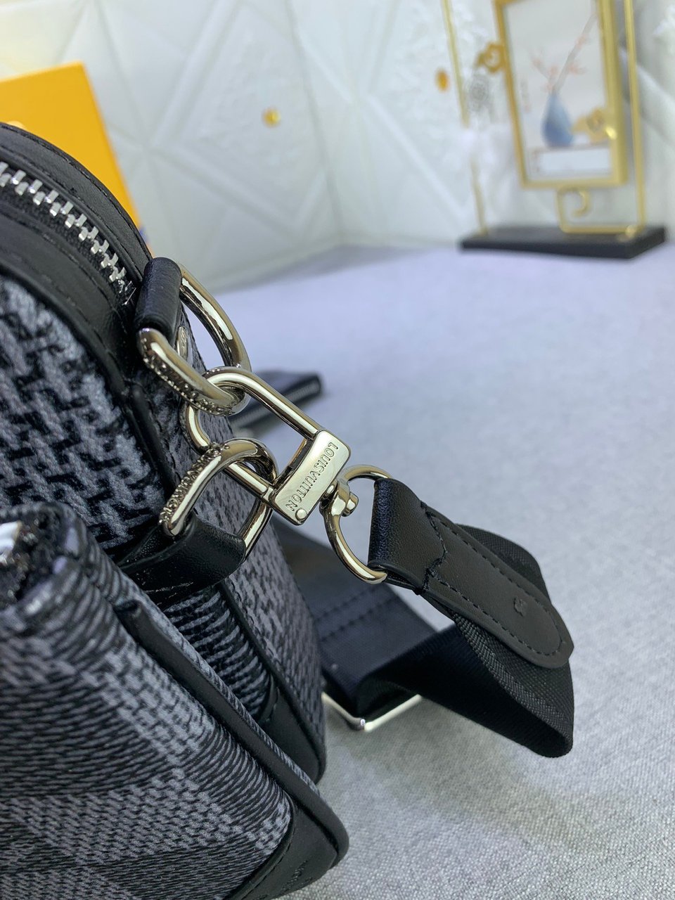 Louis Vuitton Trio Messenger Bag Damier Canvas Black 25Cm N50017 view 5