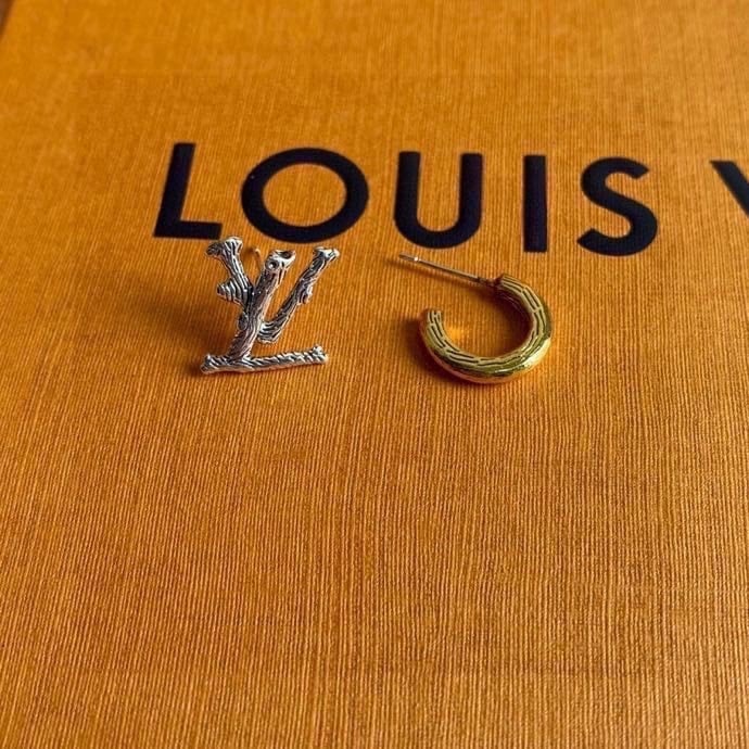 Louis Vuitton Earrings view 2