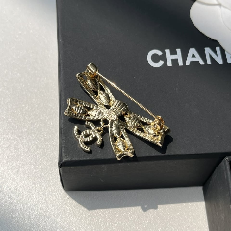 Chanel Cc Bowtie Brooch Gold view 10