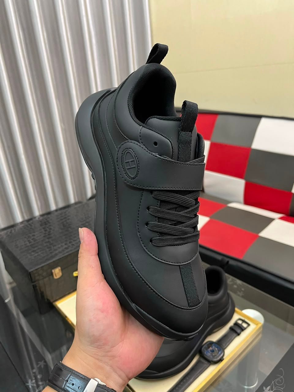 Hermes Loop Sneakers Noir Color Calfskin H252857ZH01390 view 2