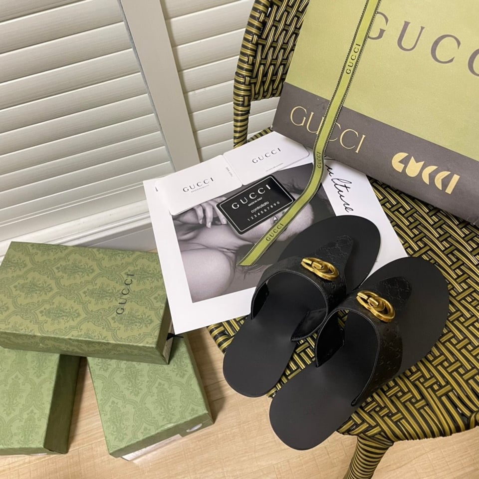 Gucci Gg-Stud Leather Thong Sandals Black view 3