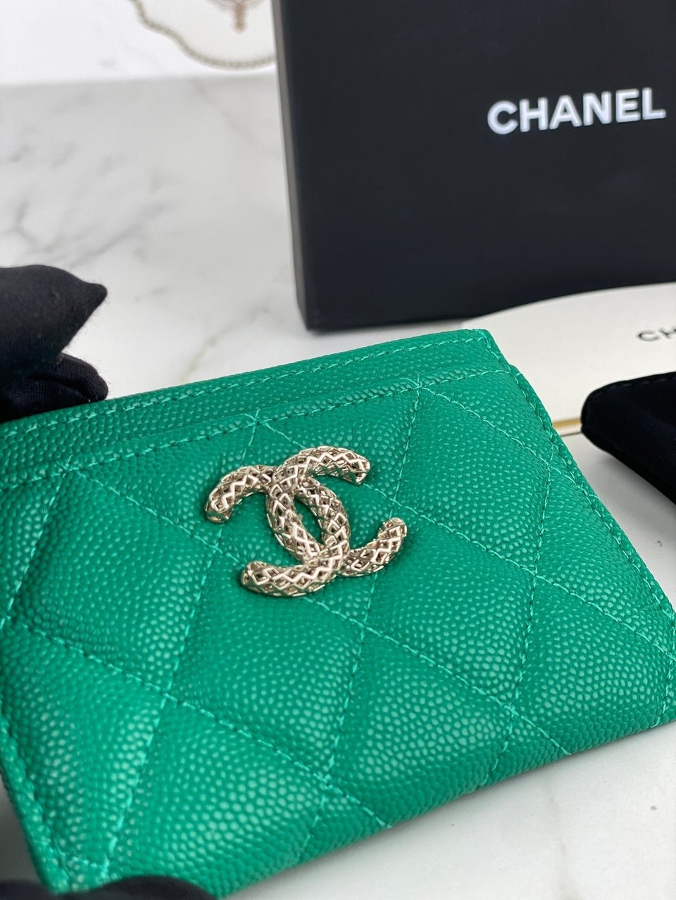 Chanel Card Holder 19.5 Emerald Grained Calfskin Gold Icon view 3