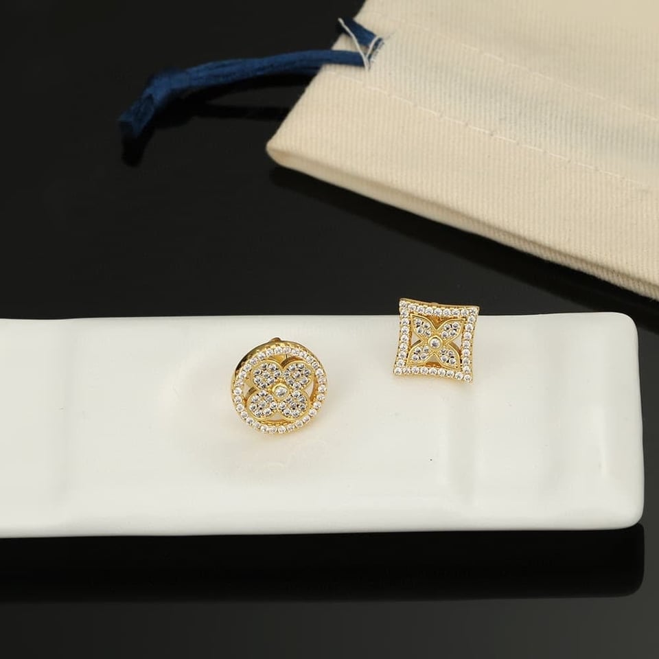 Louis Vuitton Idylle Blossom Stud Earrings Gold And Diamonds view 7
