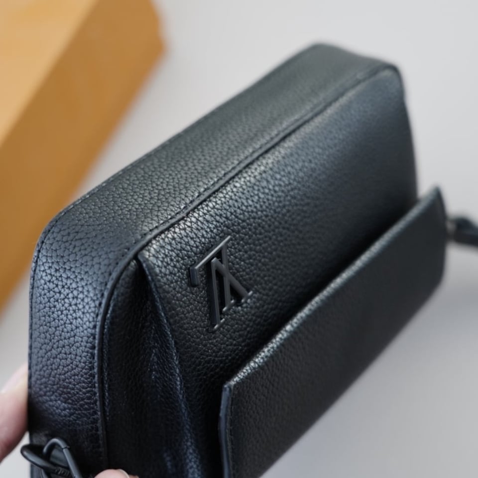 Louis Vuitton Pilot Bag Black 29Cm view 10