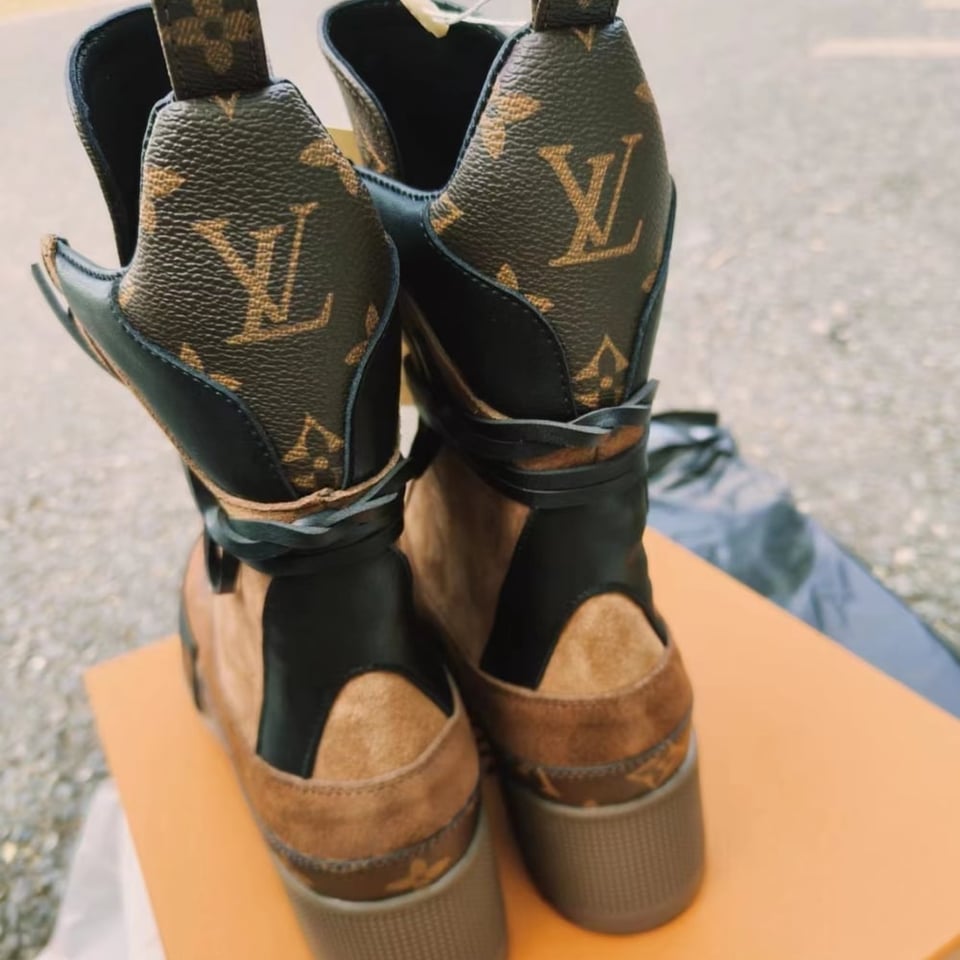 Louis Vuitton Laureate Desert Boot Beige 1A4Xyg view 5