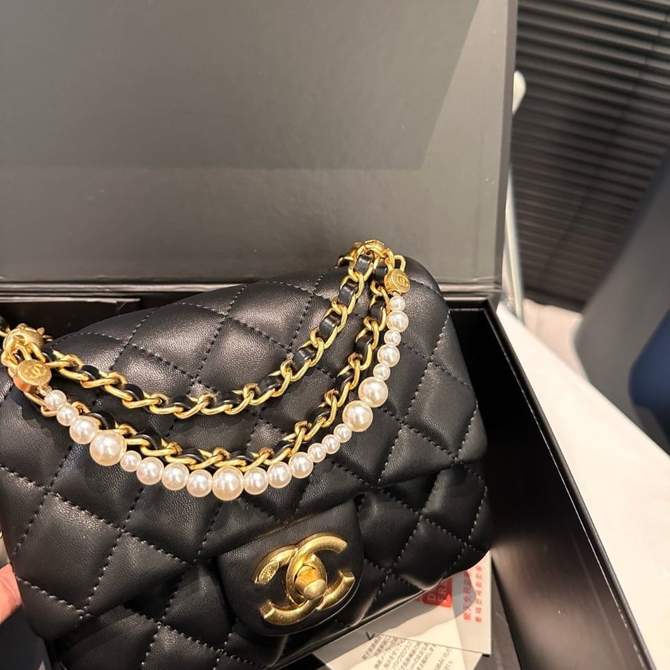 Chanel Flap Bag Gold Hardware With Chain Black 17Cm/6.6in view 4