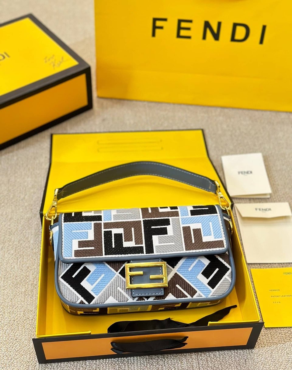 Fendi Baguette Ff Embroidered Shoulder Bag Multicolor 26Cm view 3