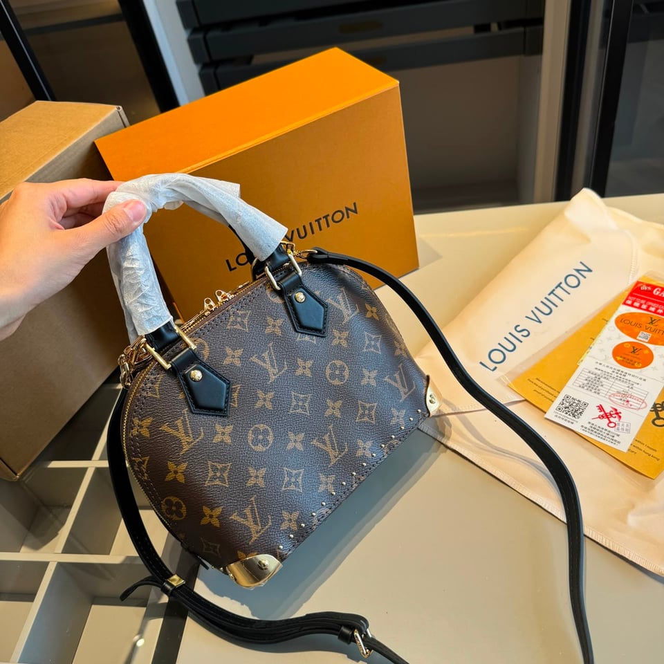 Louis Vuitton Alma Trunk BB Bag Monogram Canvas 22cm M26084 view 4