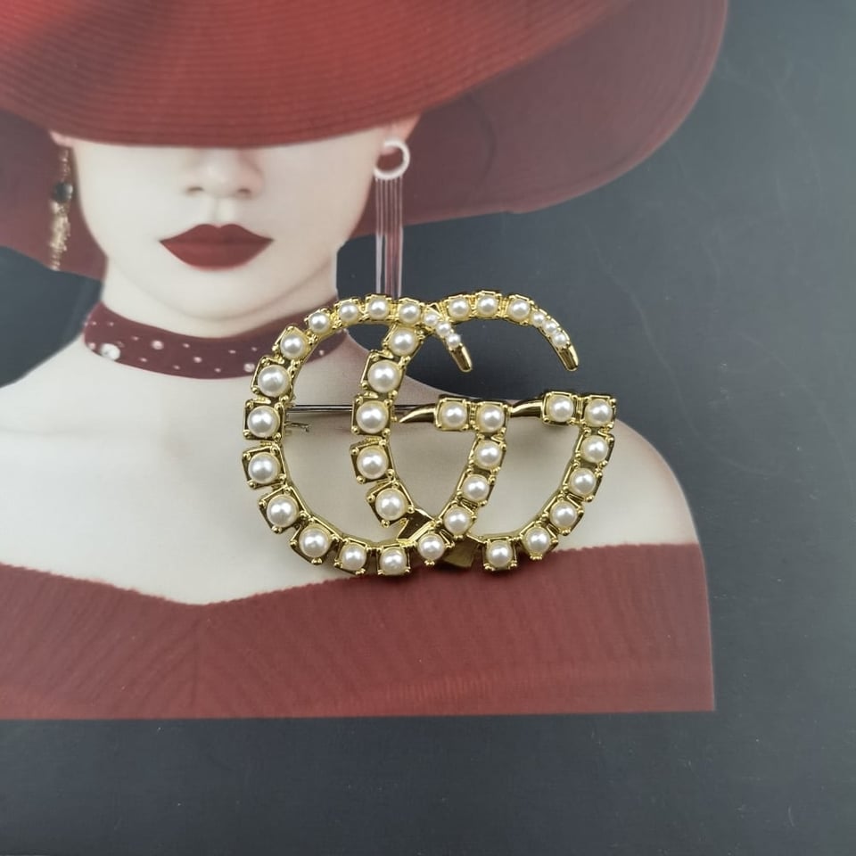 Gucci Gg Brooch Gold With Pearls view 2