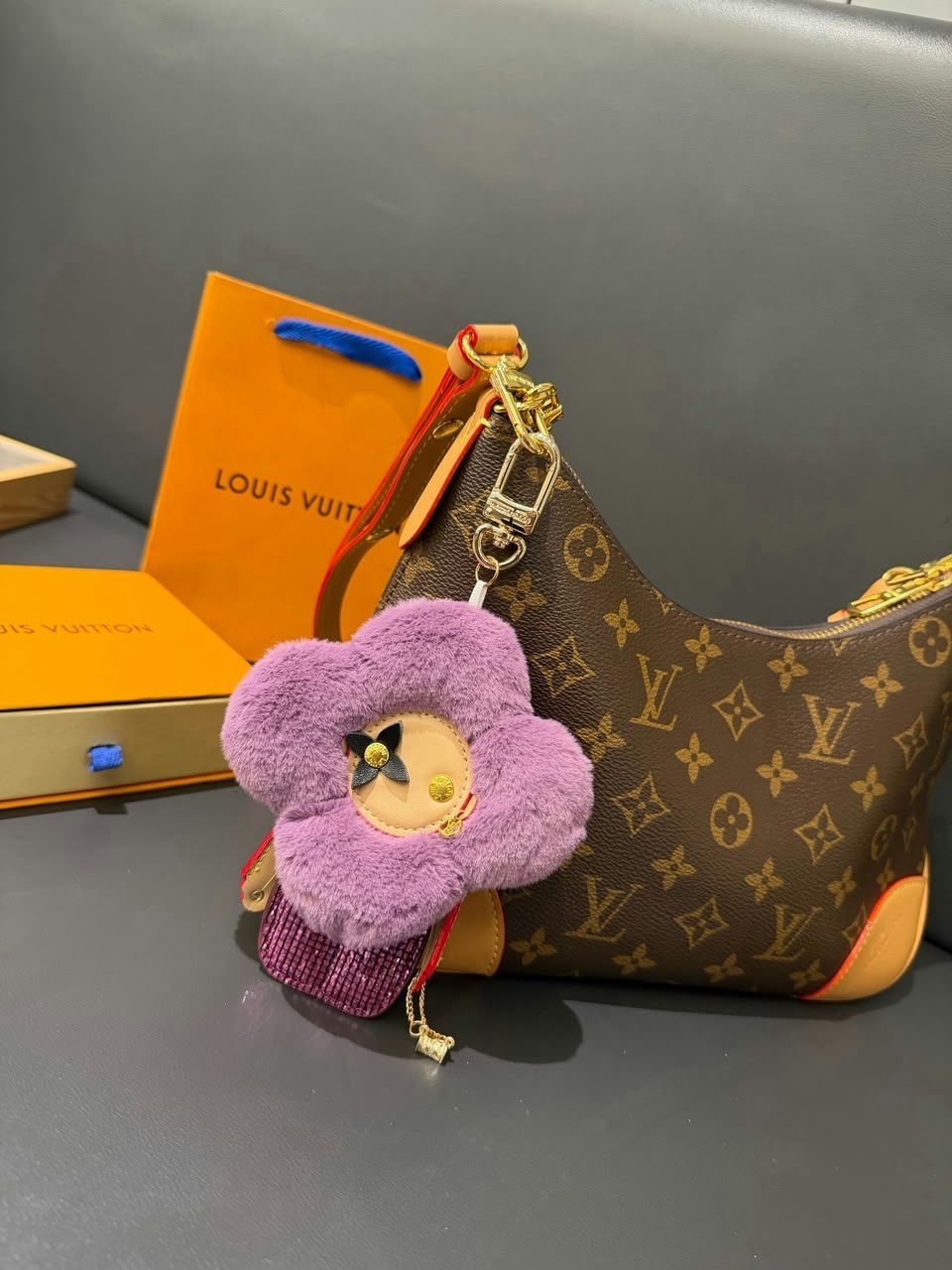 Louis Vuitton Vivienne Fashionista Bag Charm M02988 Violet 18cm/7.1in view 3