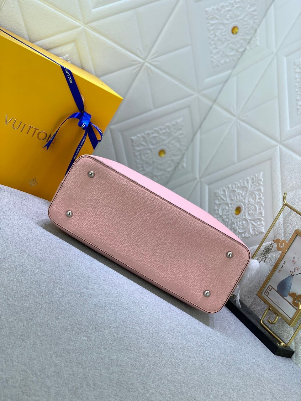 Louis Vuitton Capucines Mm Pink view 9