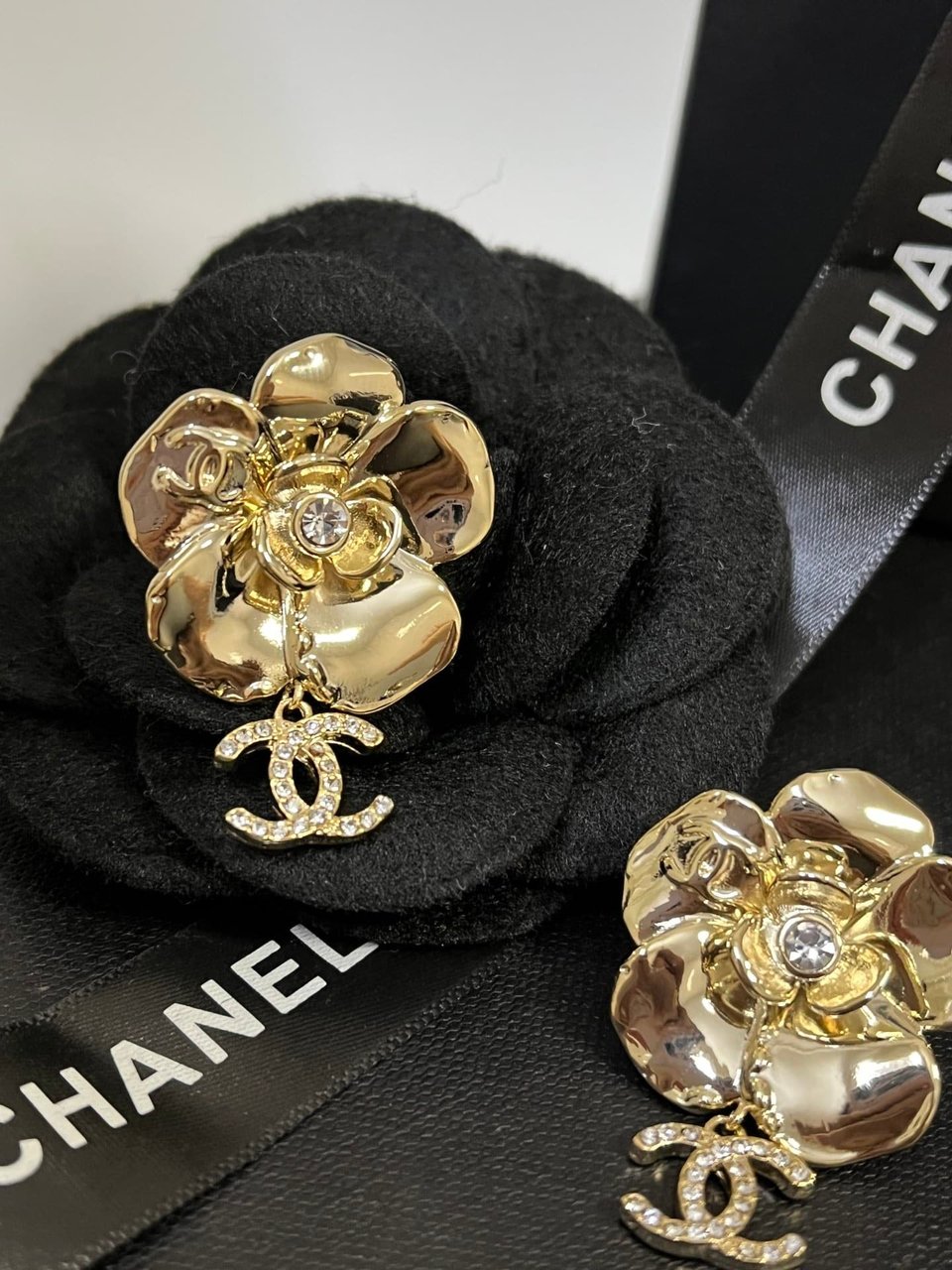 Chanel Cc Flower Earrings With Crystal Gold view 2