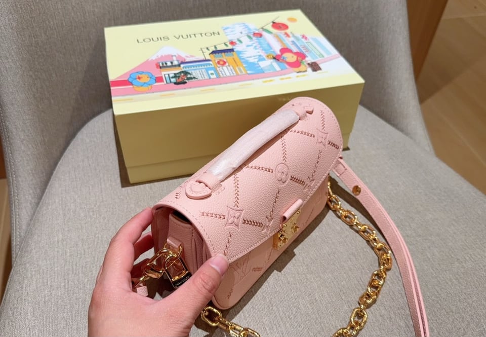 Louis Vuitton Pochette Métis East West 21.5cm M29488 view 6