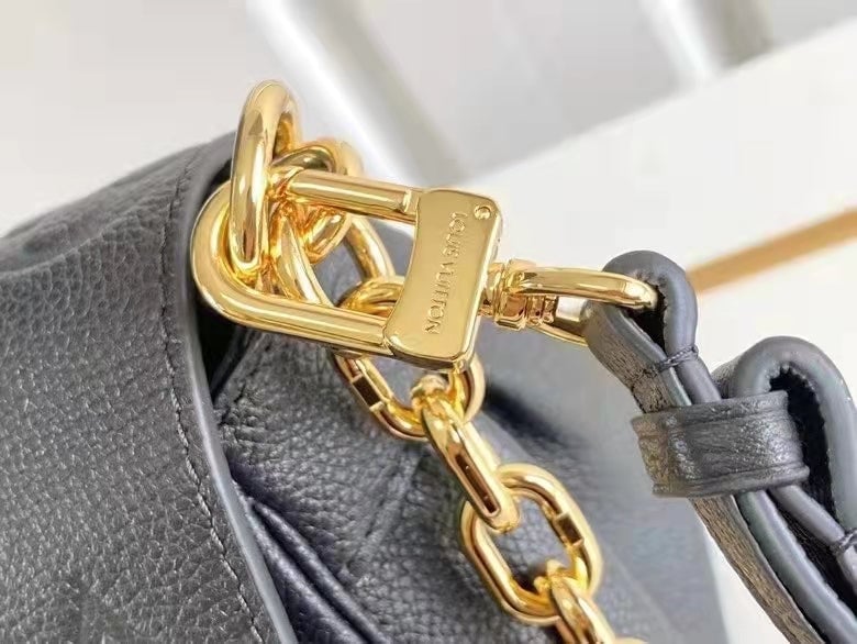 Louis Vuitton Favorite 24Cm Black Noir view 6