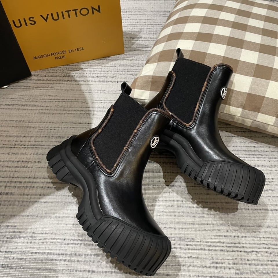 Louis Vuitton Ruby Flat Ankle Boots Black 1Ab0Fo view 8