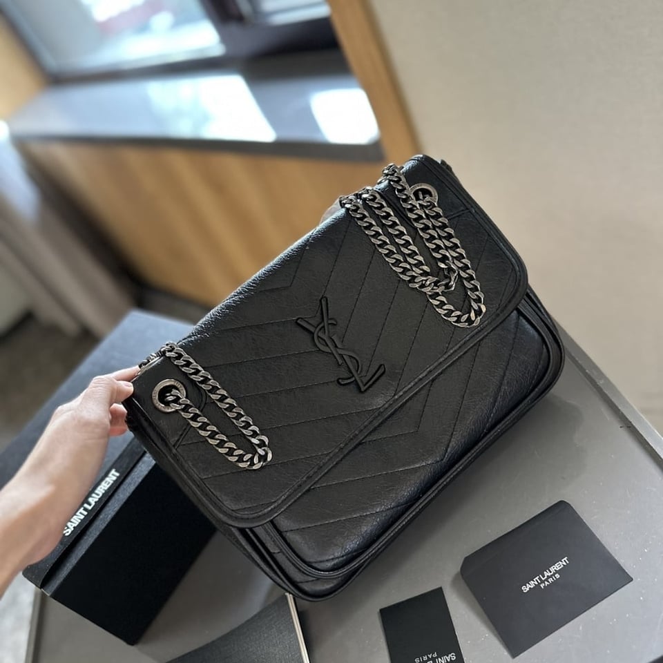 Saint Laurent Niki Medium In Vintage Leather Black Noir 28Cm view 5