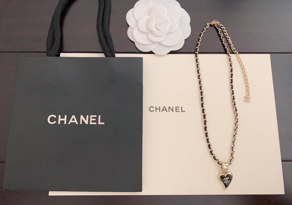 Chanel Domestic Necklace Gold Metal And Black Heart view 5