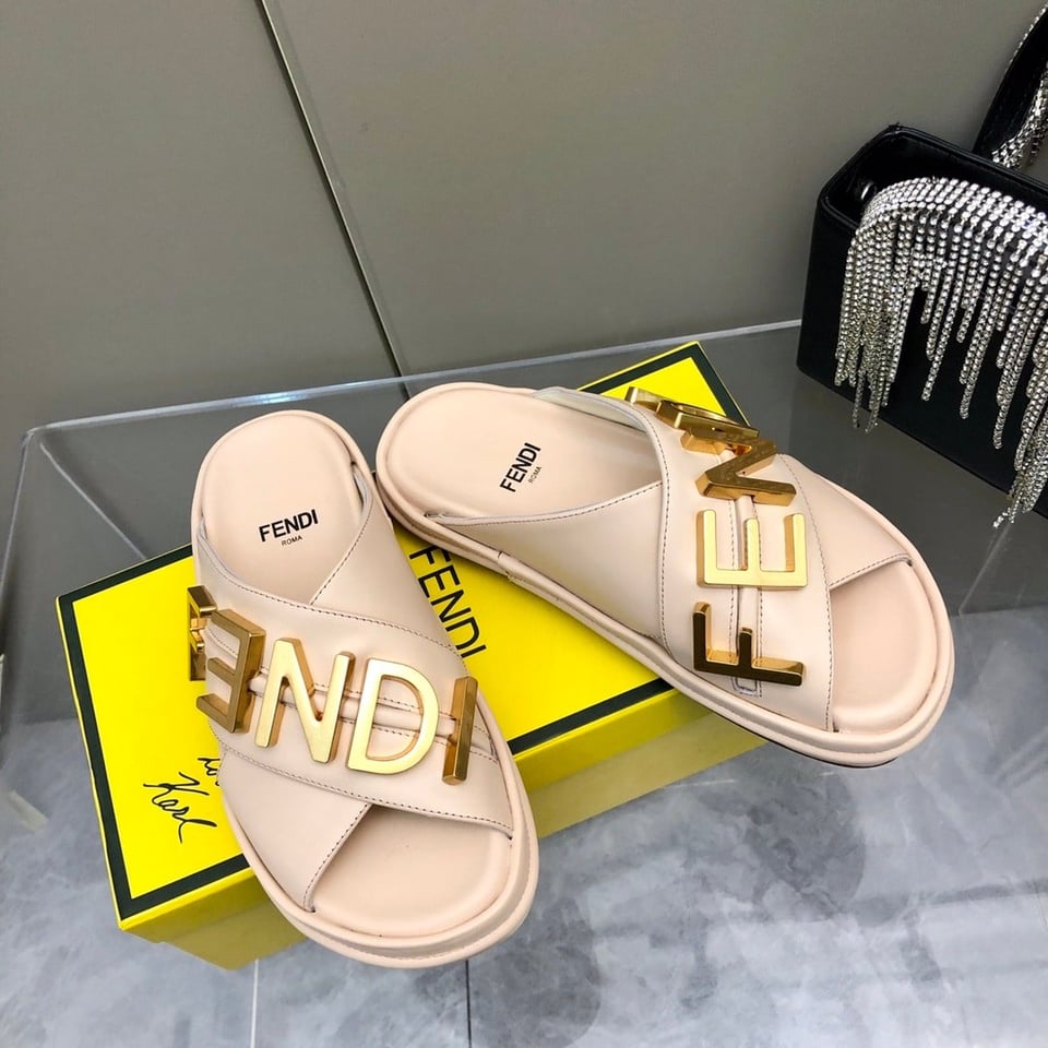 Fendi Fendigraphy Leather Slides Light Pink view 9