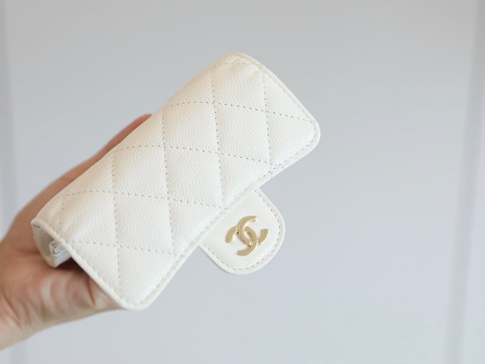 Chanel Flap Card Holder 11.3 White Grained Calfskin Gold Icon view 3