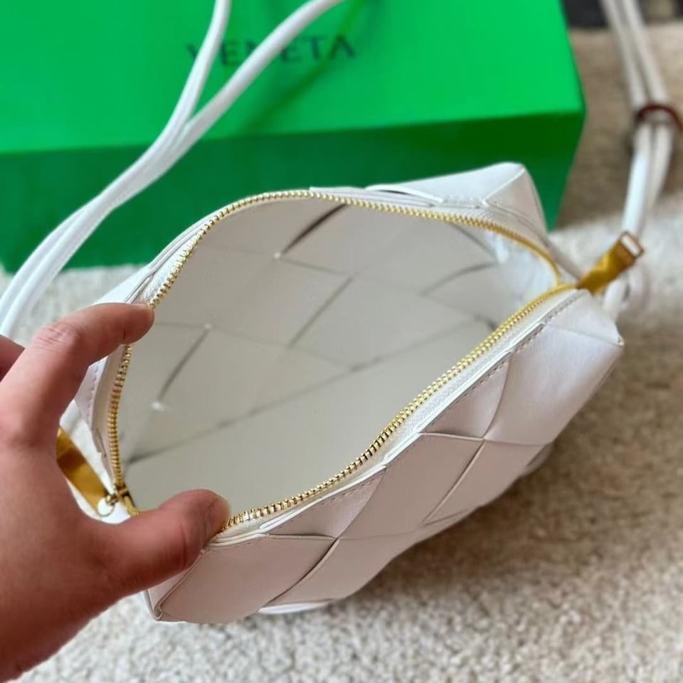Bottega Veneta Small Camera Bag Mxn 52 400 White 18Cm view 8
