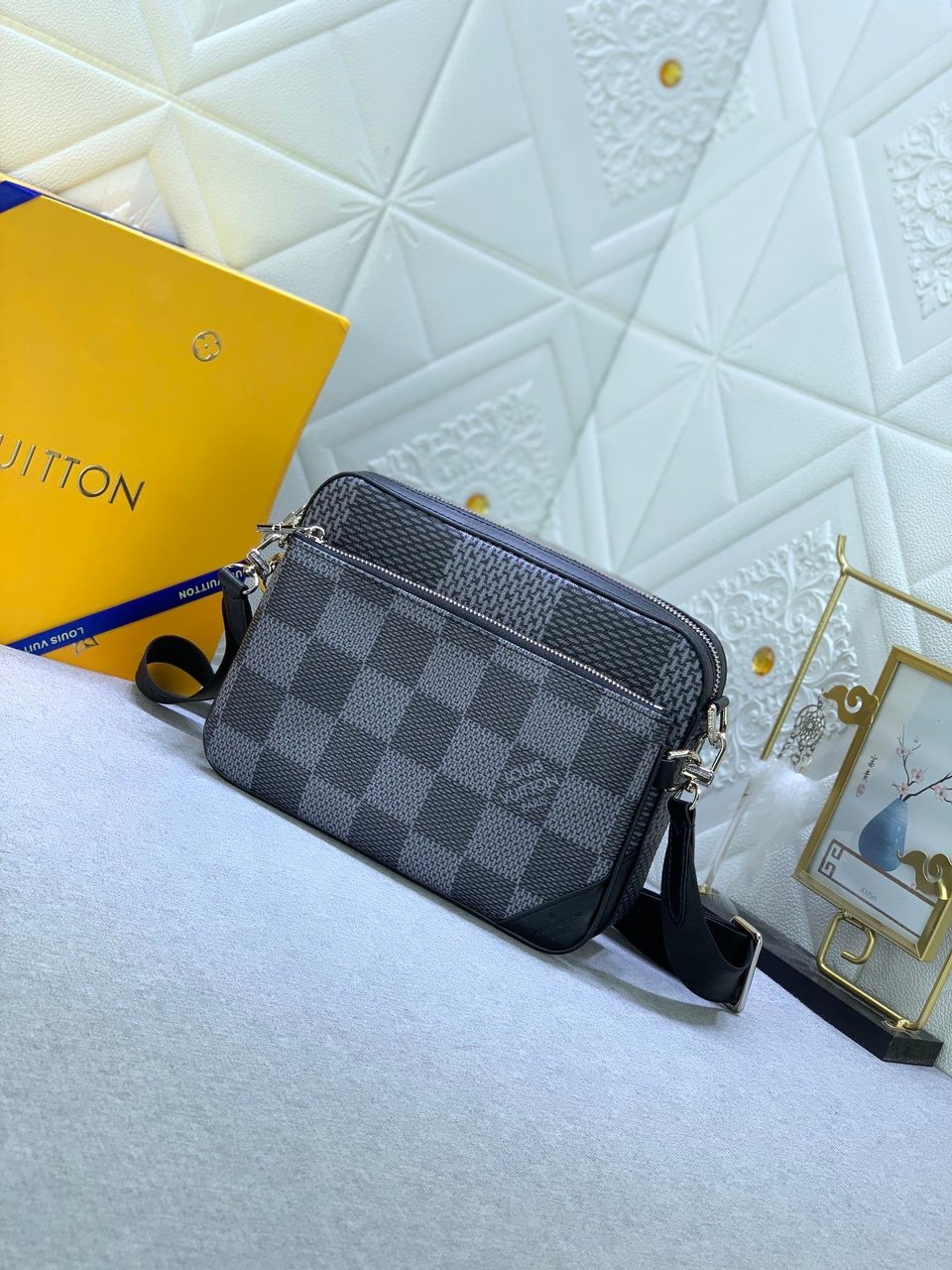 Louis Vuitton Trio Messenger Bag Damier Canvas Black 25Cm N50017 view 10